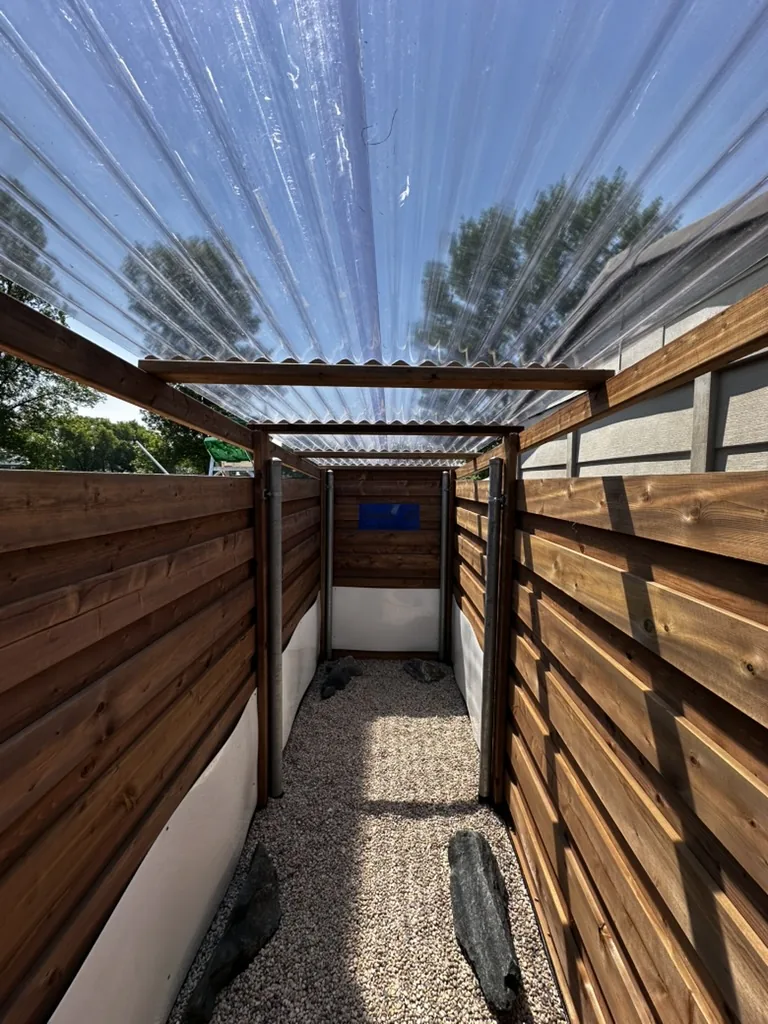 Cedar hybrid enclosure with horizontal planks